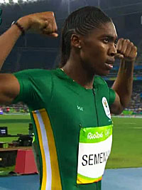 Caster Semenya giet mit ihrer Siegerpose Benzin ins Feuer einer umstrittenen Diskussion