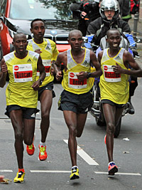 Fhrungsgruppe bei km40 Kln Marathon 2013